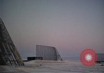 Standbild Suche radar Antennen Thule Air Force Base Grönland, 1962, aus Sekunde 34 historischem Filmmaterial Videoclip 65675039574