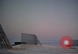 Standbild Suche radar Antennen Thule Air Force Base Grönland, 1962, aus Sekunde 35 historischem Filmmaterial Videoclip 65675039574