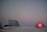 Standbild Suche radar Antennen Thule Air Force Base Grönland, 1962, aus Sekunde 36 historischem Filmmaterial Videoclip 65675039574