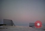 Standbild Suche radar Antennen Thule Air Force Base Grönland, 1962, aus Sekunde 44 historischem Filmmaterial Videoclip 65675039574