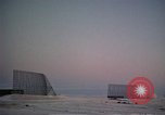 Standbild Suche radar Antennen Thule Air Force Base Grönland, 1962, aus Sekunde 45 historischem Filmmaterial Videoclip 65675039574