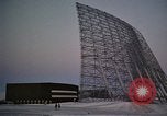 Standbild Suche radar Antennen Thule Air Force Base Grönland, 1962, aus Sekunde 47 historischem Filmmaterial Videoclip 65675039574