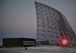 Standbild Suche radar Antennen Thule Air Force Base Grönland, 1962, aus Sekunde 48 historischem Filmmaterial Videoclip 65675039574