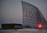 Standbild Suche radar Antennen Thule Air Force Base Grönland, 1962, aus Sekunde 51 historischem Filmmaterial Videoclip 65675039574
