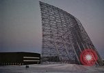 Standbild Suche radar Antennen Thule Air Force Base Grönland, 1962, aus Sekunde 53 historischem Filmmaterial Videoclip 65675039574
