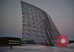 Standbild Suche radar Antennen Thule Air Force Base Grönland, 1962, aus Sekunde 55 historischem Filmmaterial Videoclip 65675039574