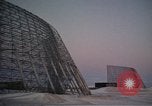 Standbild Suche radar Antennen Thule Air Force Base Grönland, 1962, aus Sekunde 59 historischem Filmmaterial Videoclip 65675039574