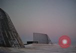 Standbild Suche radar Antennen Thule Air Force Base Grönland, 1962, aus Sekunde 62 historischem Filmmaterial Videoclip 65675039574