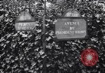 Standbild Road Sign Paris Frankreich, 1919, aus Sekunde 21 historischem Filmmaterial Videoclip 65675039621