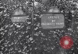 Standbild Road Sign Paris Frankreich, 1919, aus Sekunde 33 historischem Filmmaterial Videoclip 65675039621