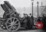 Image Première Guerre Mondiale allemand  l'équipement affiché à l'Hôtel des Invalides Paris France, 1918, de la seconde 5 séquences d'archives historiques vidéo 65675039626