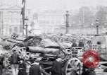 Image Première Guerre Mondiale allemand  l'équipement affiché à l'Hôtel des Invalides Paris France, 1918, de la seconde 20 séquences d'archives historiques vidéo 65675039626