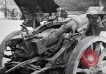Image Français foule inspecte l'équipement allemands capturés Paris France, 1918, de la seconde 39 séquences d'archives historiques vidéo 65675039627