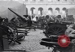 Image Première Guerre Mondiale équipement allemands capturés Paris France, 1918, de la seconde 21 séquences d'archives historiques vidéo 65675039628