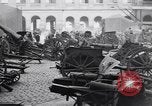 Image Première Guerre Mondiale équipement allemands capturés Paris France, 1918, de la seconde 24 séquences d'archives historiques vidéo 65675039628