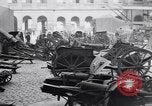 Image Première Guerre Mondiale équipement allemands capturés Paris France, 1918, de la seconde 25 séquences d'archives historiques vidéo 65675039628
