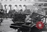 Image Première Guerre Mondiale équipement allemands capturés Paris France, 1918, de la seconde 26 séquences d'archives historiques vidéo 65675039628