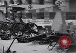 Image Première Guerre Mondiale équipement allemands capturés Paris France, 1918, de la seconde 46 séquences d'archives historiques vidéo 65675039628