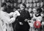 Immagine di prima guerra mondiale ferito  soldato con la faccia maschera protesico Parigi Francia, 1918, secondo 27 filmato di repertorio 65675039636