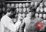 Immagine di prima guerra mondiale ferito  soldato con la faccia maschera protesico Parigi Francia, 1918, secondo 42 filmato di repertorio 65675039636