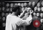 Immagine di prima guerra mondiale ferito  soldato con la faccia maschera protesico Parigi Francia, 1918, secondo 54 filmato di repertorio 65675039636