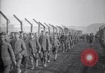 Image des prisonniers de guerre allemands France, 1918, de la seconde 27 séquences d'archives historiques vidéo 65675039639