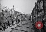 Image des prisonniers de guerre allemands France, 1918, de la seconde 13 séquences d'archives historiques vidéo 65675039640