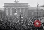 Standbild Deutsche Proteste der Versailler Vertrag Berlin Deutschland, 1919, aus Sekunde 10 historischem Filmmaterial Videoclip 65675039653