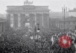 Standbild Deutsche Proteste der Versailler Vertrag Berlin Deutschland, 1919, aus Sekunde 12 historischem Filmmaterial Videoclip 65675039653