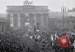 Standbild Deutsche Proteste der Versailler Vertrag Berlin Deutschland, 1919, aus Sekunde 13 historischem Filmmaterial Videoclip 65675039653