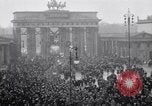 Standbild Deutsche Proteste der Versailler Vertrag Berlin Deutschland, 1919, aus Sekunde 15 historischem Filmmaterial Videoclip 65675039653