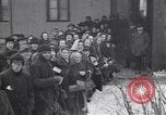 Standbild Menschen von Prag Prag Tschechoslowakei, 1919, aus Sekunde 3 historischem Filmmaterial Videoclip 65675039655