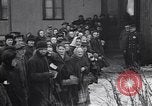 Standbild Menschen von Prag Prag Tschechoslowakei, 1919, aus Sekunde 10 historischem Filmmaterial Videoclip 65675039655