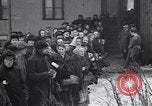 Standbild Menschen von Prag Prag Tschechoslowakei, 1919, aus Sekunde 14 historischem Filmmaterial Videoclip 65675039655