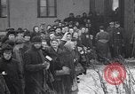 Standbild Menschen von Prag Prag Tschechoslowakei, 1919, aus Sekunde 15 historischem Filmmaterial Videoclip 65675039655