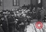 Standbild Menschen von Prag Prag Tschechoslowakei, 1919, aus Sekunde 17 historischem Filmmaterial Videoclip 65675039655
