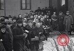 Standbild Menschen von Prag Prag Tschechoslowakei, 1919, aus Sekunde 18 historischem Filmmaterial Videoclip 65675039655