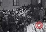 Standbild Menschen von Prag Prag Tschechoslowakei, 1919, aus Sekunde 20 historischem Filmmaterial Videoclip 65675039655