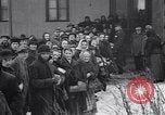 Standbild Menschen von Prag Prag Tschechoslowakei, 1919, aus Sekunde 21 historischem Filmmaterial Videoclip 65675039655