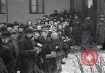 Standbild Menschen von Prag Prag Tschechoslowakei, 1919, aus Sekunde 22 historischem Filmmaterial Videoclip 65675039655