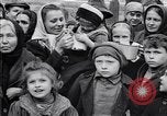 Standbild Menschen von Prag Prag Tschechoslowakei, 1919, aus Sekunde 37 historischem Filmmaterial Videoclip 65675039655