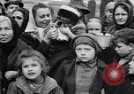 Standbild Menschen von Prag Prag Tschechoslowakei, 1919, aus Sekunde 38 historischem Filmmaterial Videoclip 65675039655