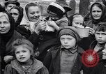 Standbild Menschen von Prag Prag Tschechoslowakei, 1919, aus Sekunde 39 historischem Filmmaterial Videoclip 65675039655