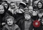 Standbild Menschen von Prag Prag Tschechoslowakei, 1919, aus Sekunde 40 historischem Filmmaterial Videoclip 65675039655