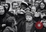Standbild Menschen von Prag Prag Tschechoslowakei, 1919, aus Sekunde 42 historischem Filmmaterial Videoclip 65675039655