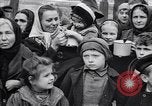 Standbild Menschen von Prag Prag Tschechoslowakei, 1919, aus Sekunde 43 historischem Filmmaterial Videoclip 65675039655