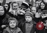 Standbild Menschen von Prag Prag Tschechoslowakei, 1919, aus Sekunde 44 historischem Filmmaterial Videoclip 65675039655