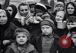 Standbild Menschen von Prag Prag Tschechoslowakei, 1919, aus Sekunde 46 historischem Filmmaterial Videoclip 65675039655