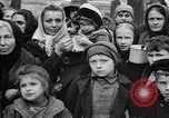 Standbild Menschen von Prag Prag Tschechoslowakei, 1919, aus Sekunde 54 historischem Filmmaterial Videoclip 65675039655