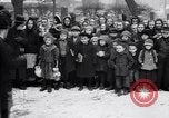 Standbild Menschen von Prag Prag Tschechoslowakei, 1919, aus Sekunde 55 historischem Filmmaterial Videoclip 65675039655